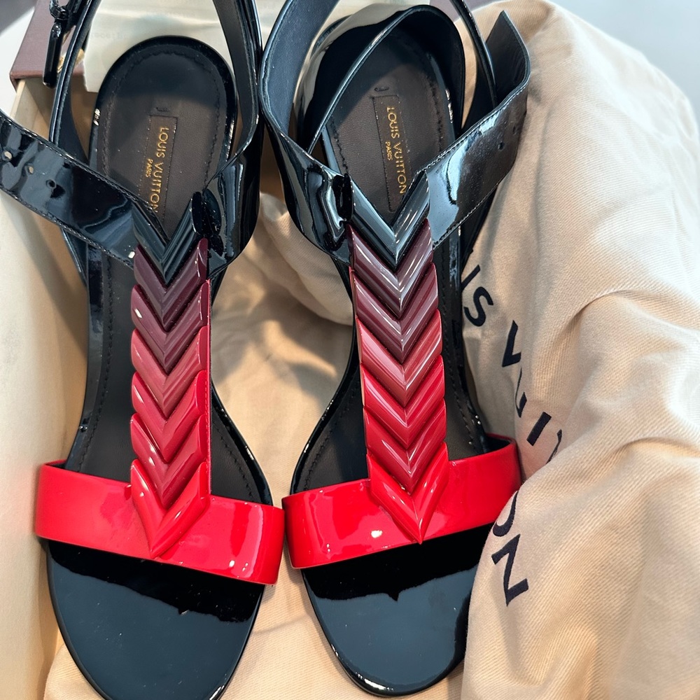 Sexy Louis Vuitton Black/Red Patent Leather Bright Shades Sandals Size 41.